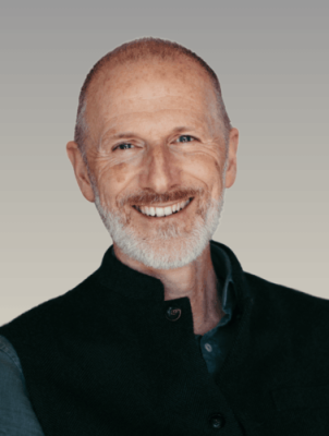 RIchard-Headshot-Square-GrayGradient-1